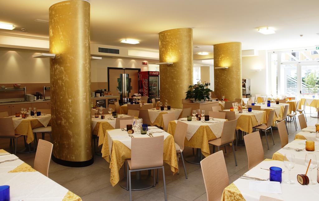 Eraclea Palace Hotel 4 stelle S Eraclea Mare Buitenkant foto